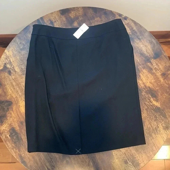 LOFT Women’s black 2 piece suit - Picture 4 of 12